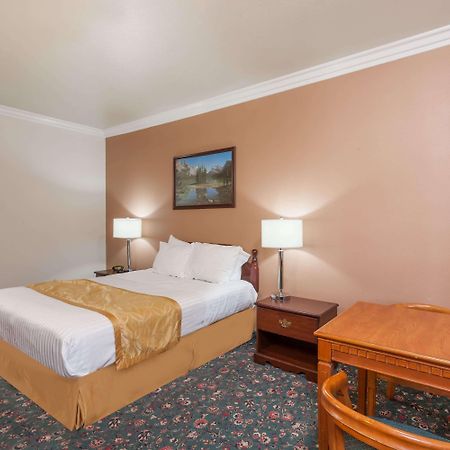 Days Inn & Suites By Wyndham South Gate Ngoại thất bức ảnh